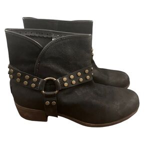 UGG Darling Harness Black Studded Stacked
Heel Suede Leather Ankle‎ Boots Sz 9